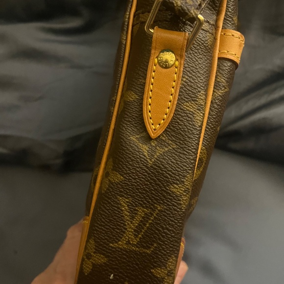 Louis Vuitton Danube Crossbody Bag - Picture 5 of 16